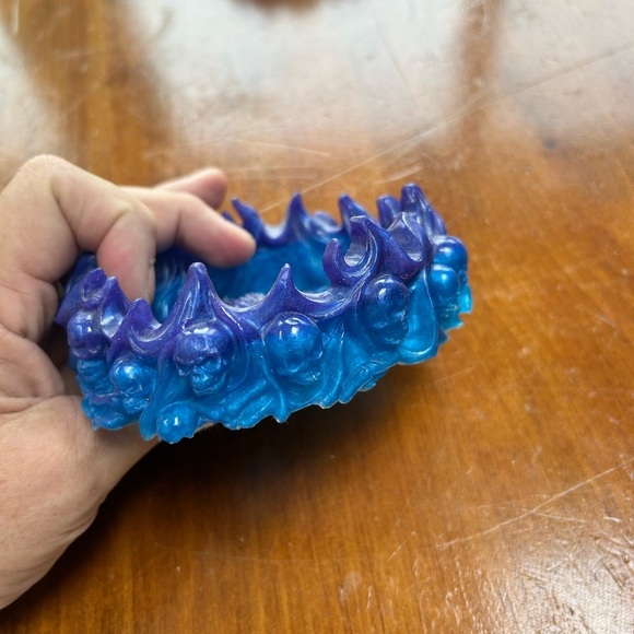Blue and purple rain skull ashtray- skulls around outside. New - great gift - Picture 9 of 11